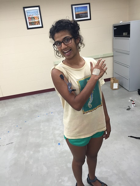Here Anupama is hooked up to an EMG, which is reading the electrical activity of her anterior deltoid.
