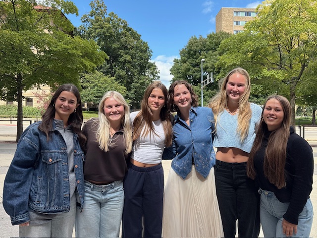 Team photo: Audrey Zeller, Ella Prose, Kira Klemm, Isabel Ploessl, Claudia Beckwith, Lauren Klein